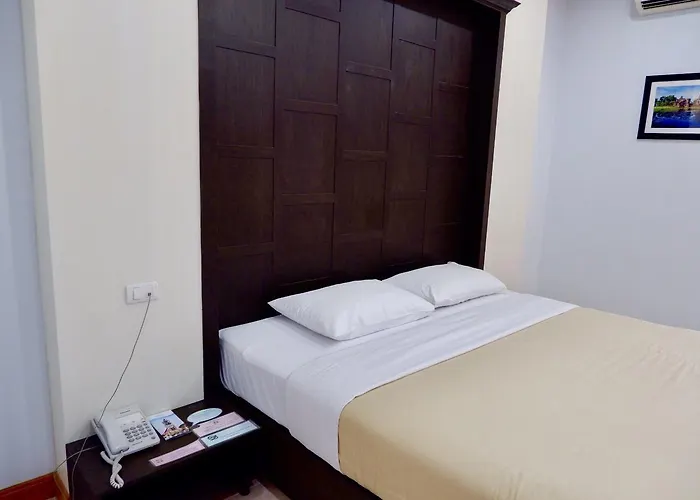 Dee Prom Hotel