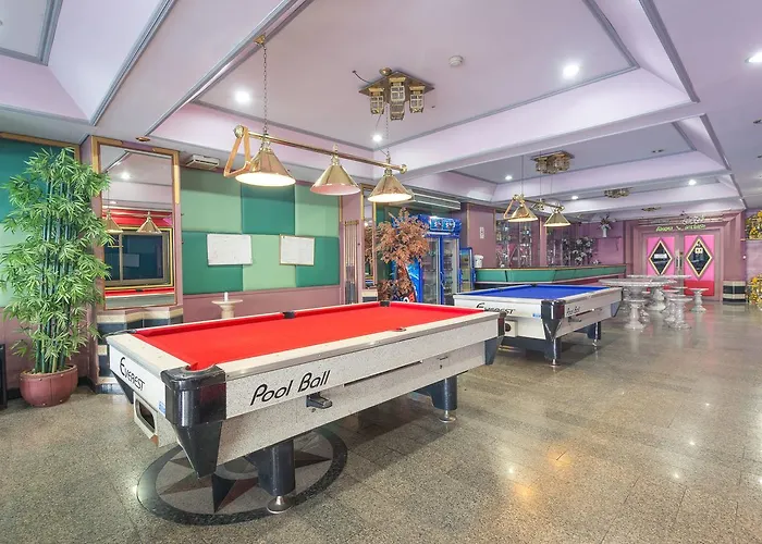 Grand Leo Hotel